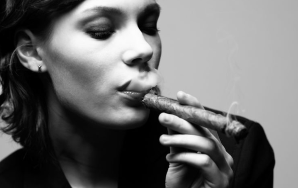 Femme fumeuse